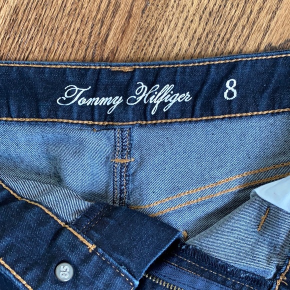 Tommy Hilfiger Stretch Denim Skirt. Size 8. - Picture 3 of 4